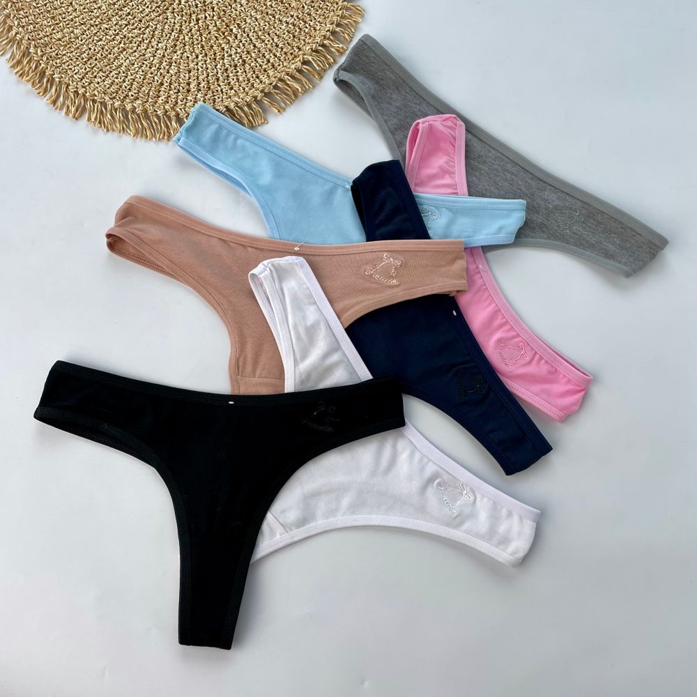 Гладенькі стрінги з маленькою нашивкою