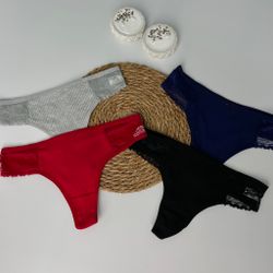 Комфортні стрінги в рубчик з мереживом