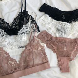Комплект з ніжним мереживом