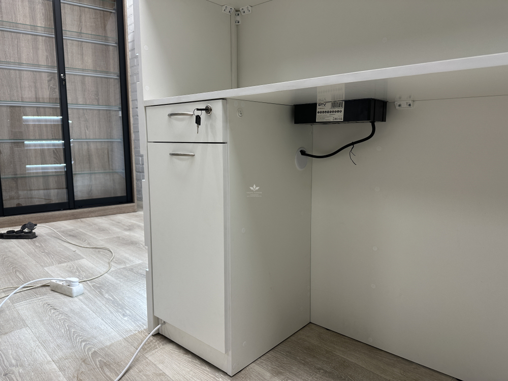 Стойка администратора угловая PEC-18