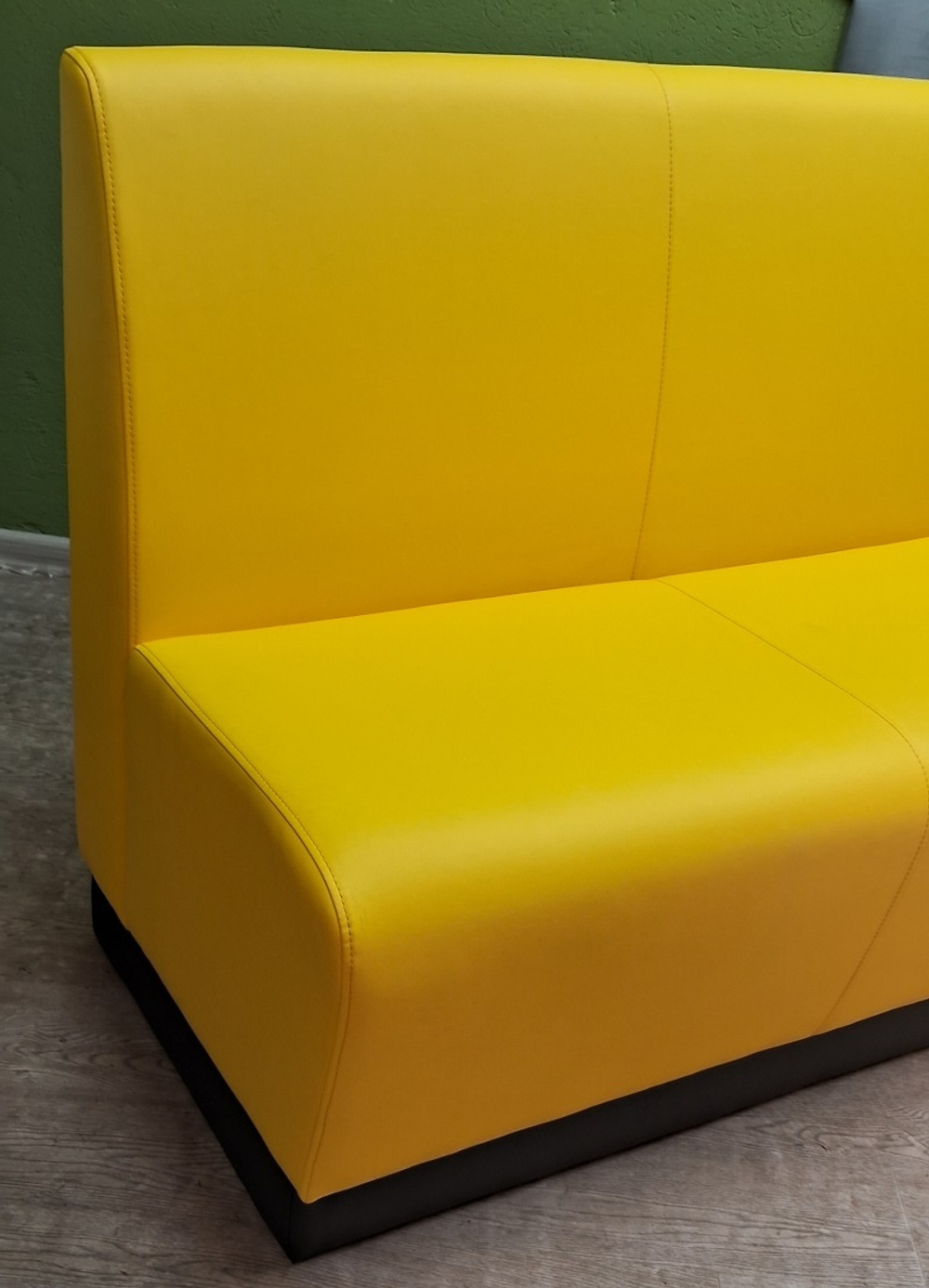 Диван для залу очікування Alfa