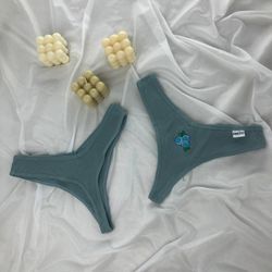 Стрінги з нашивкою