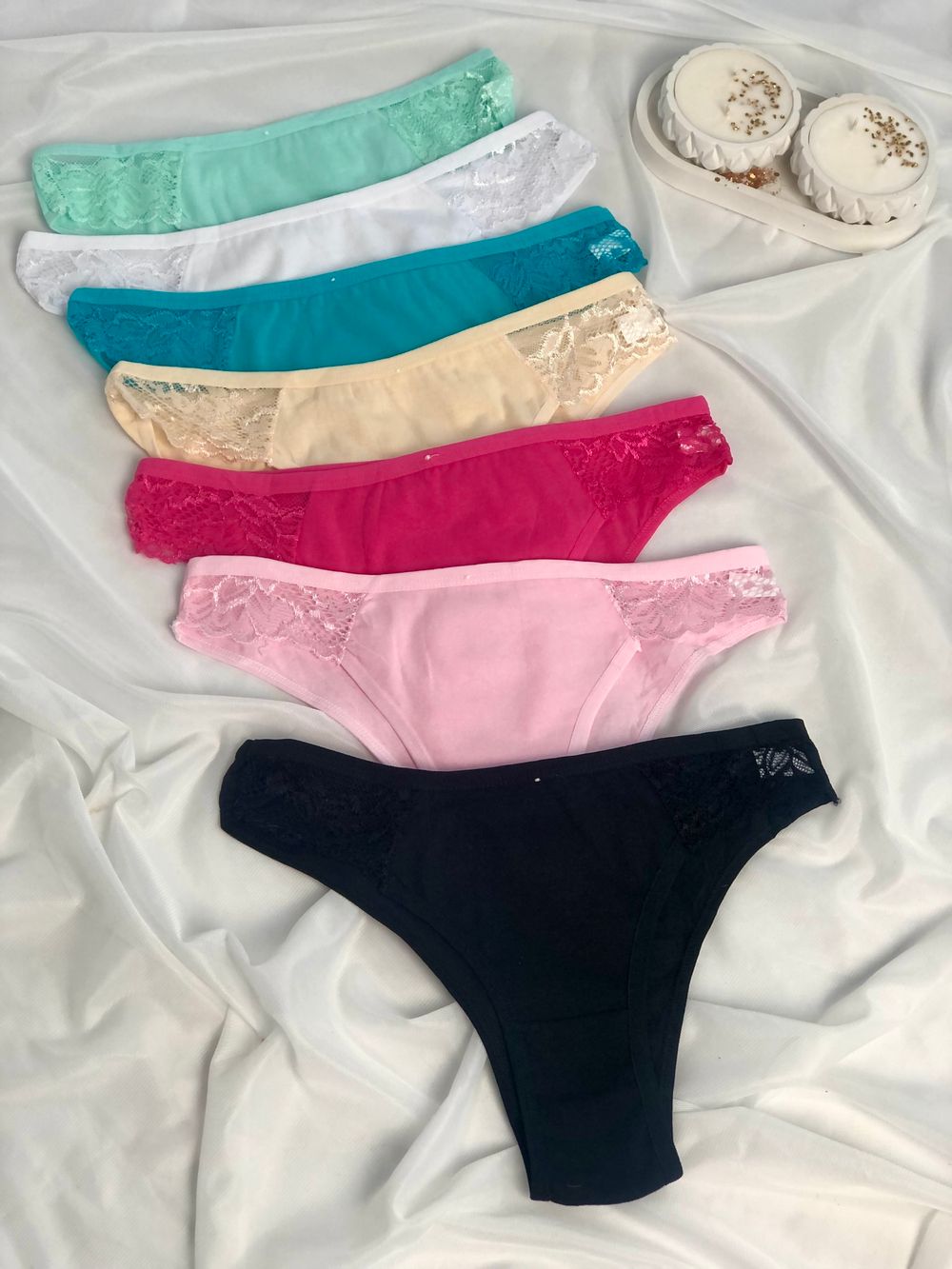 Американки з мереживними вставкоми з боків