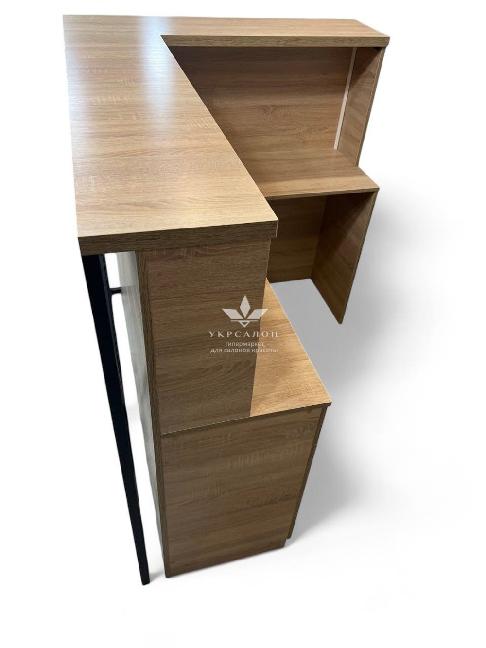 Адміністративна стійка Loft з підсвічуванням