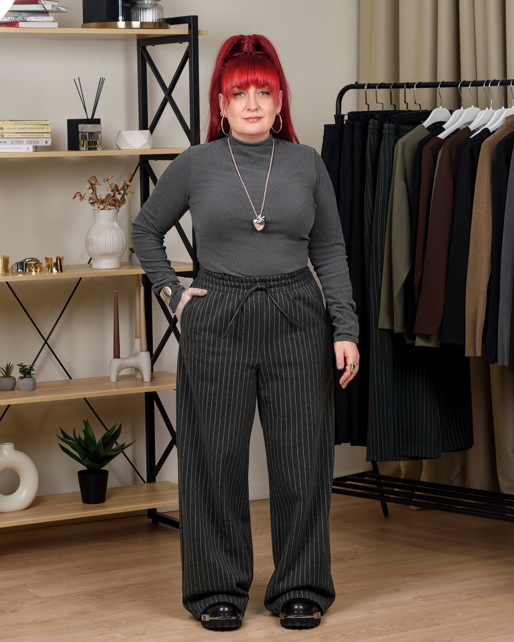 Брюки жіночі кашемір темно-сірого кольору в смужку (арт. 2852500701)