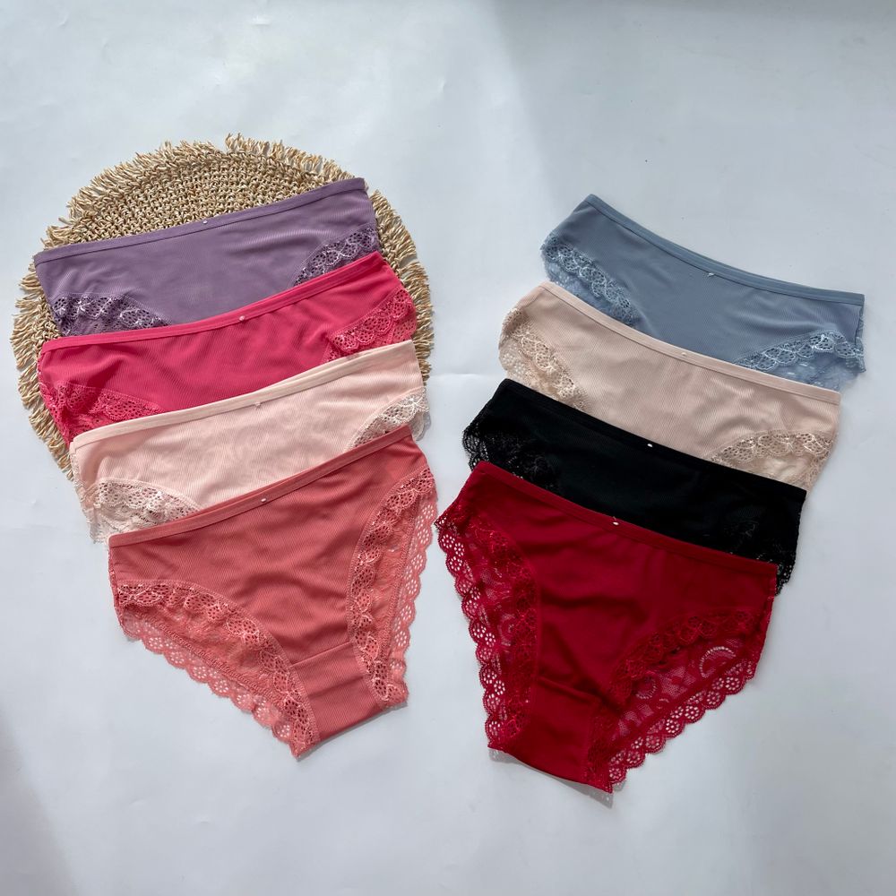 Сліпи з мереживом ззаду