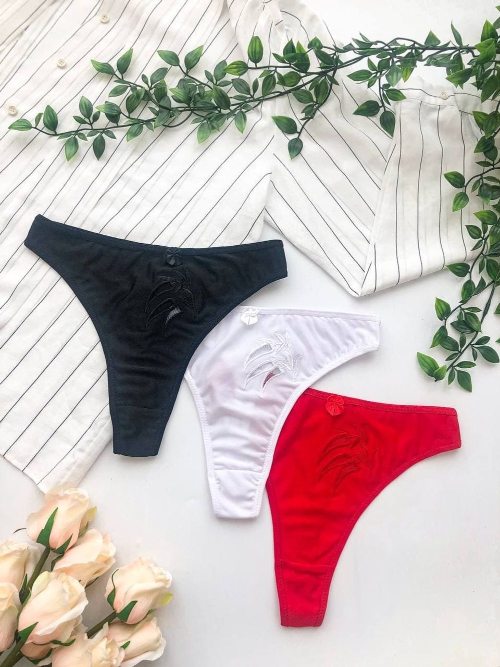 Стринги с вышивкой