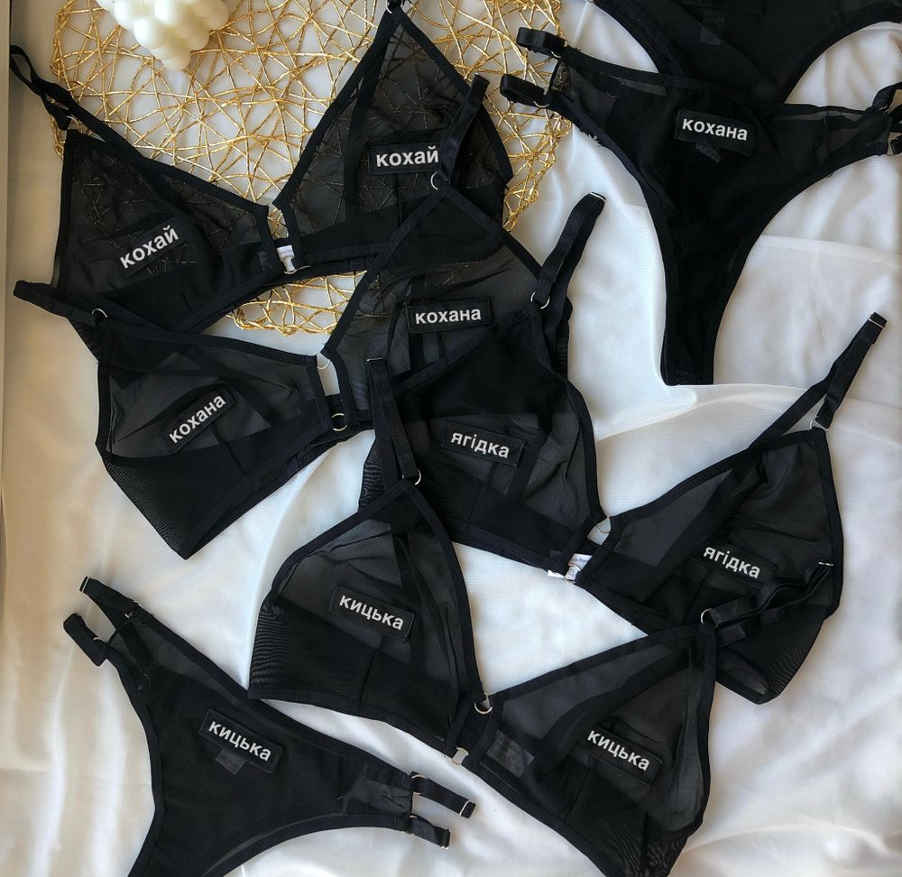 Прозорий комплект із написами