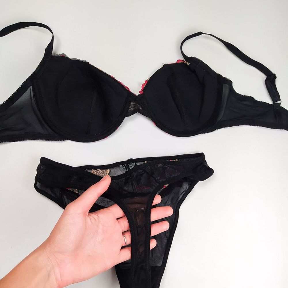 Комплект с вышивкой