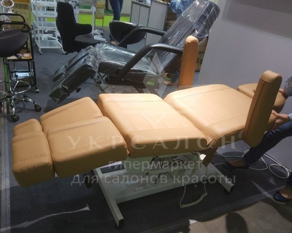 Педикюрно-косметологічне крісло 3706 (з 1 мотором)