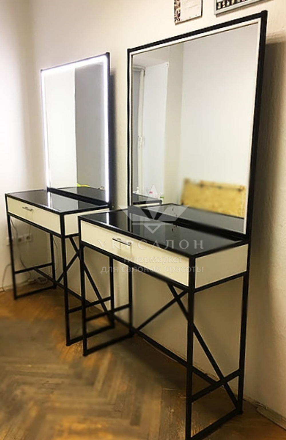 Рабочее место с подсветкой 004