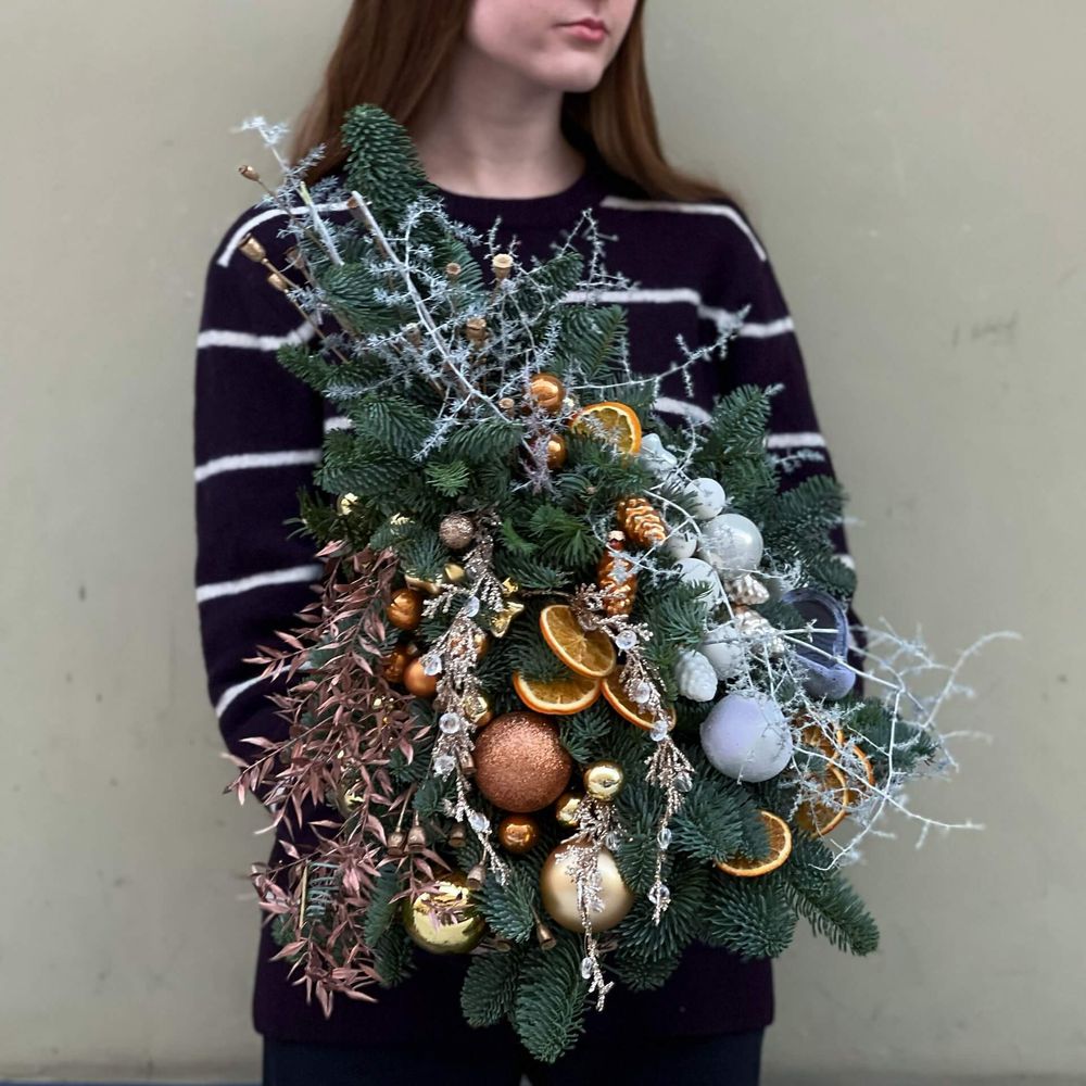 Ялинка «Апельсинки в снігу», Квіти: Нобіліс (ялинка), Аспарагус, Рускус, , Апельсинки, Декор