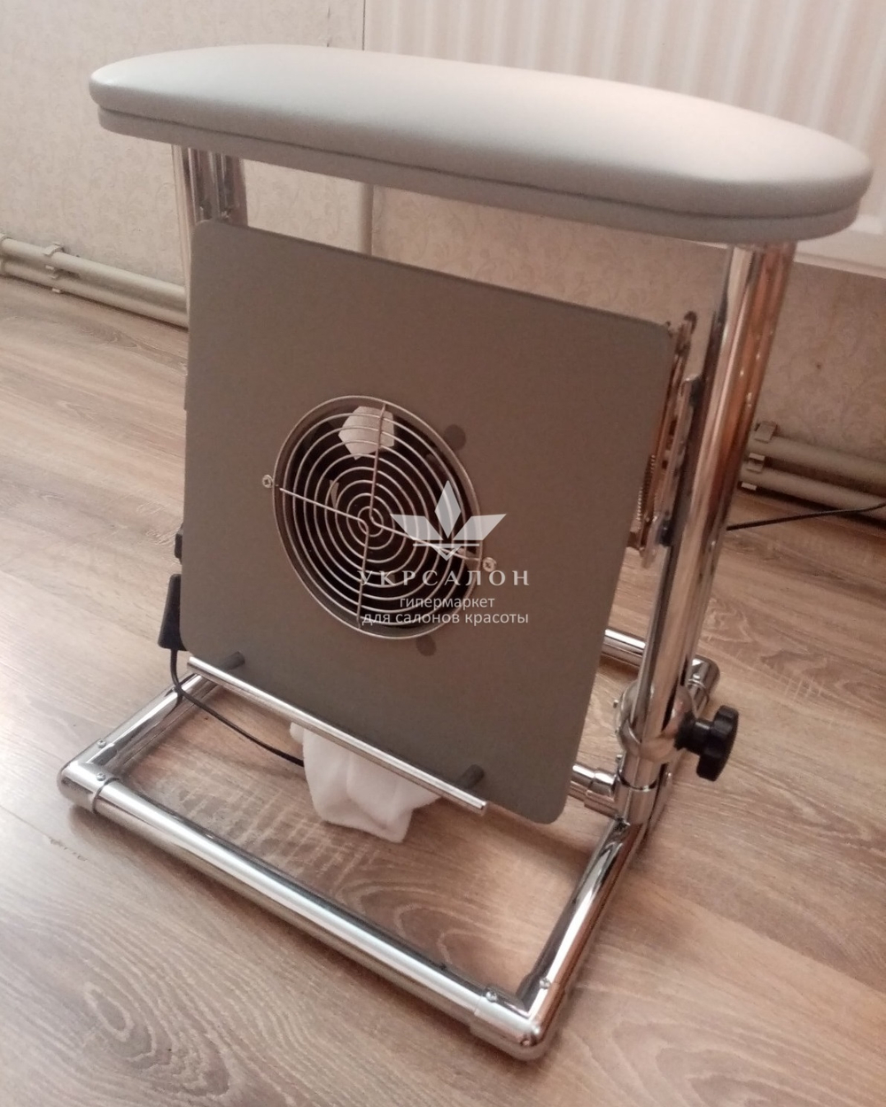 Витяжка для педикюру з підставкою Tertio 2