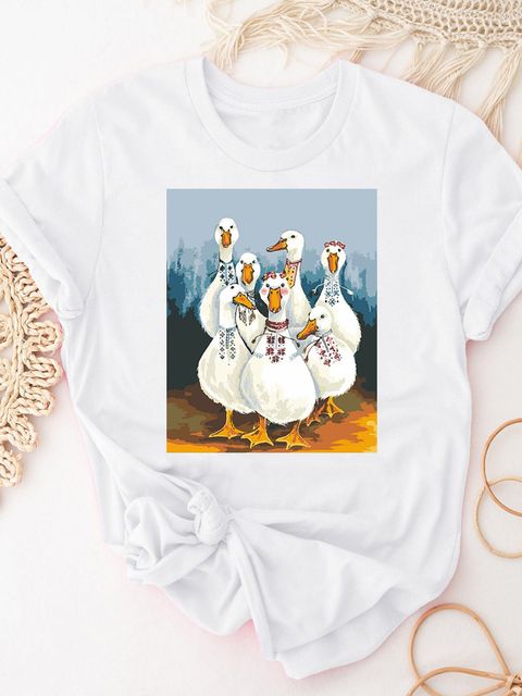 Футболка женская белая Geese in embroidered shirts Katarina Ivanenko фото 1