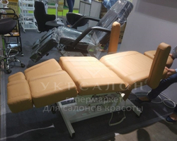 Педикюрно-косметологічне крісло 3706 (з 1 мотором)