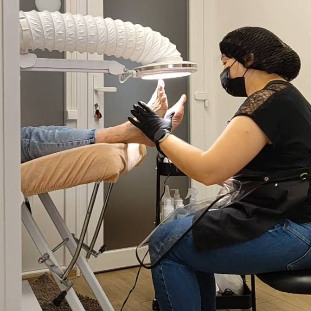 Професійна мобільна витяжка для манікюру та педикюру Fusion Plus