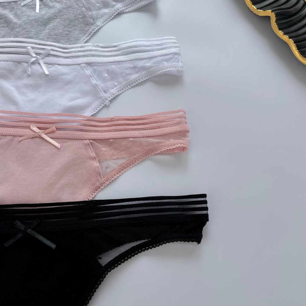 Стрінги з сіточкою по боках