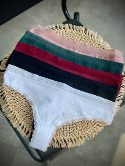 Стрінги с мереживною окантовкою