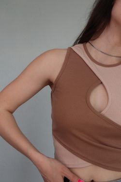 Комбінований топ з вирізом