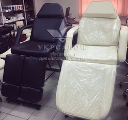 Педикюрно-косметологічна кушетка 240