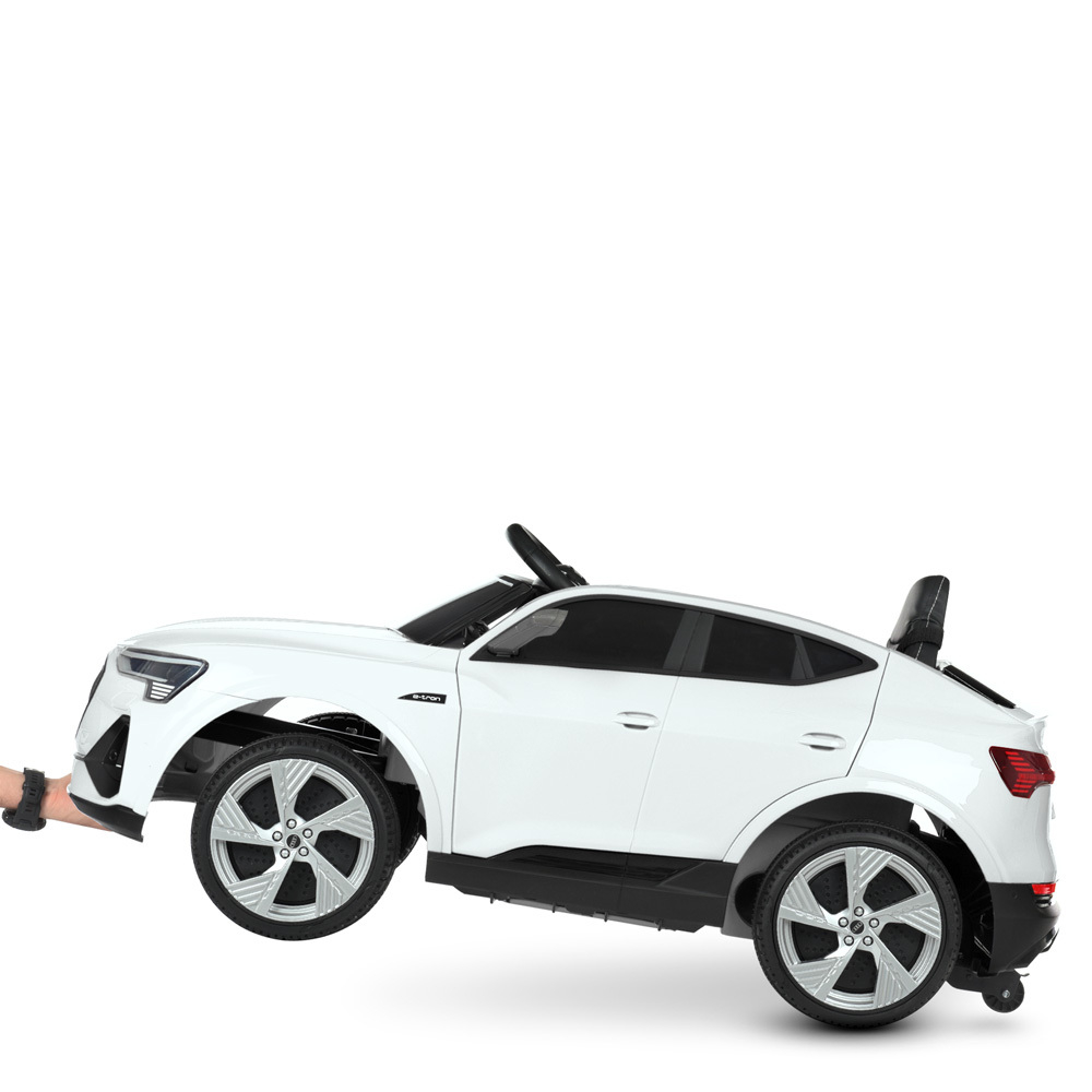 Детский электромобиль Audi e-tron 60W M 4806EBLR