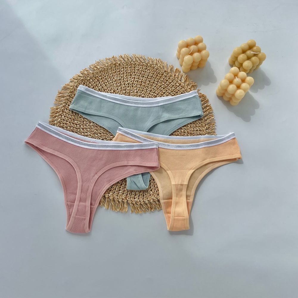 Стрінги з блискучою вставкою на резинці