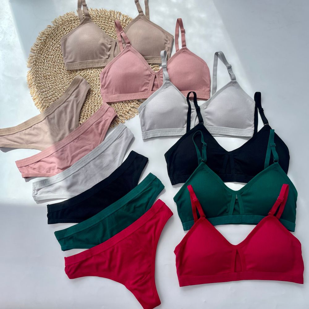 Комплект з декоративним прорізом на топі