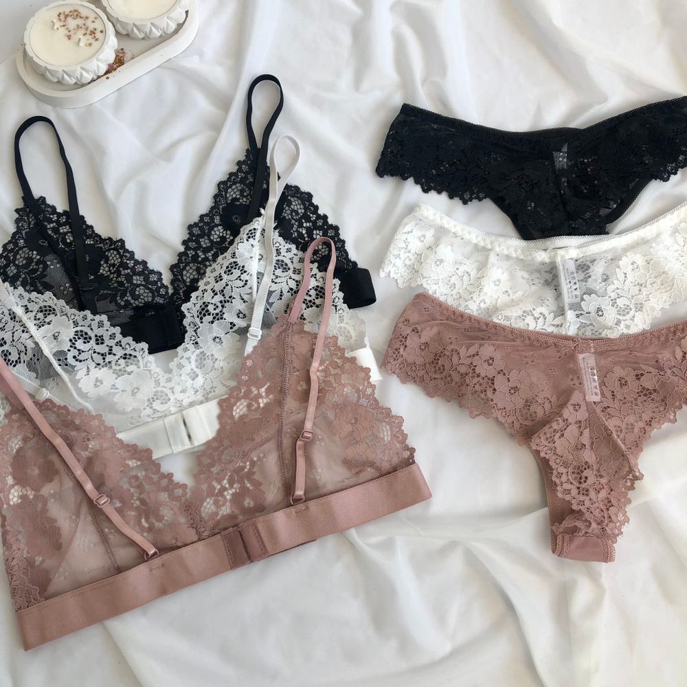 Комплект з ніжним мереживом