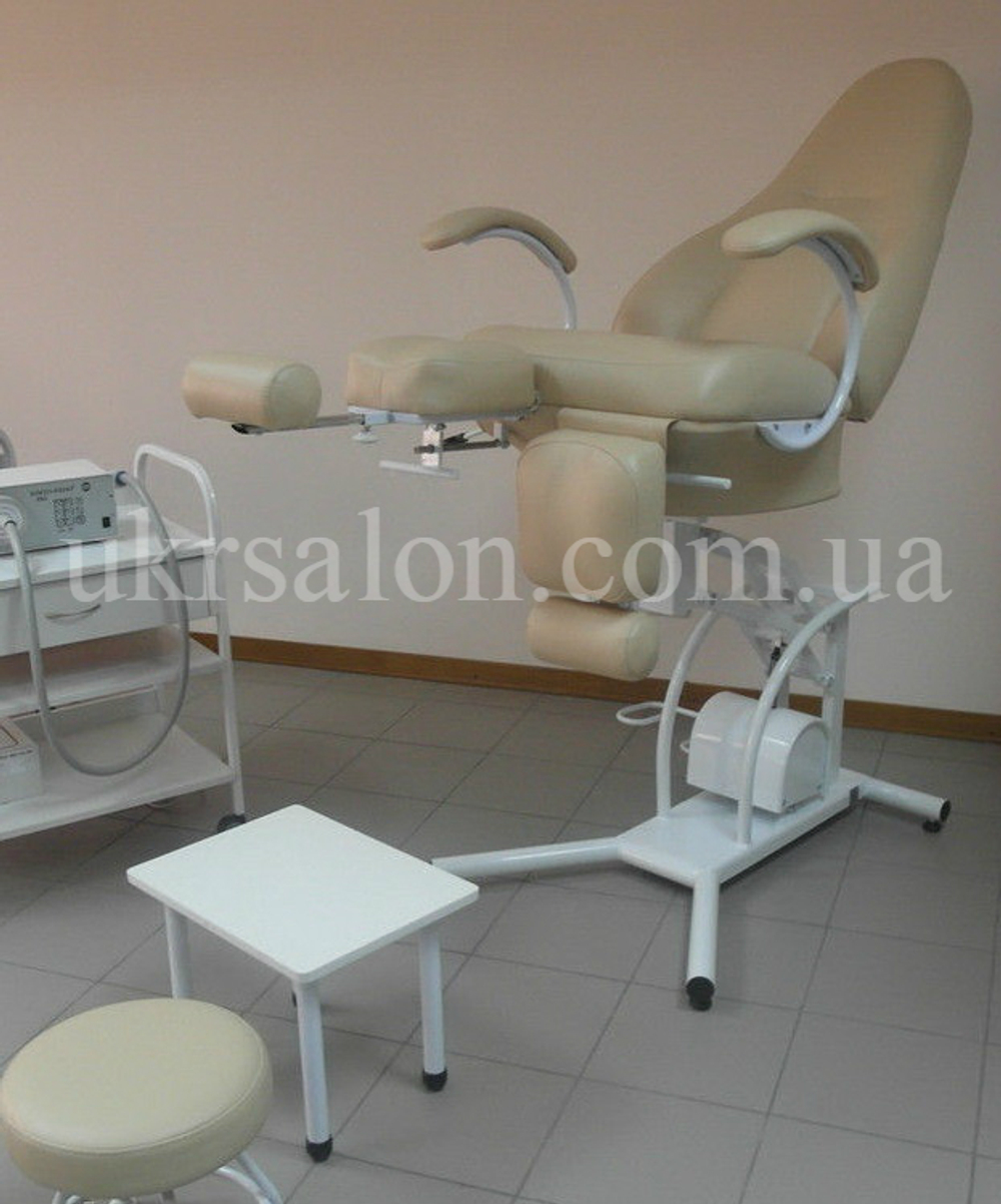 Педикюрно-косметологическое кресло КП-5 с подставкой для ванночки