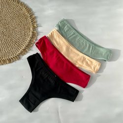 Американки з мереживними вставкоми