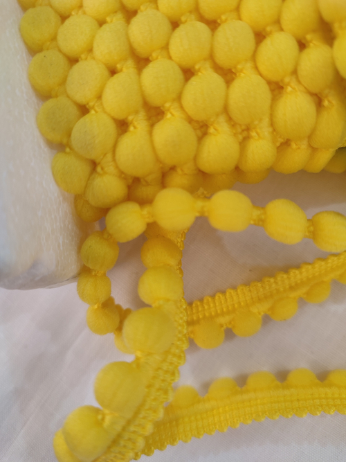 Помпоны на тесьме (1 см)