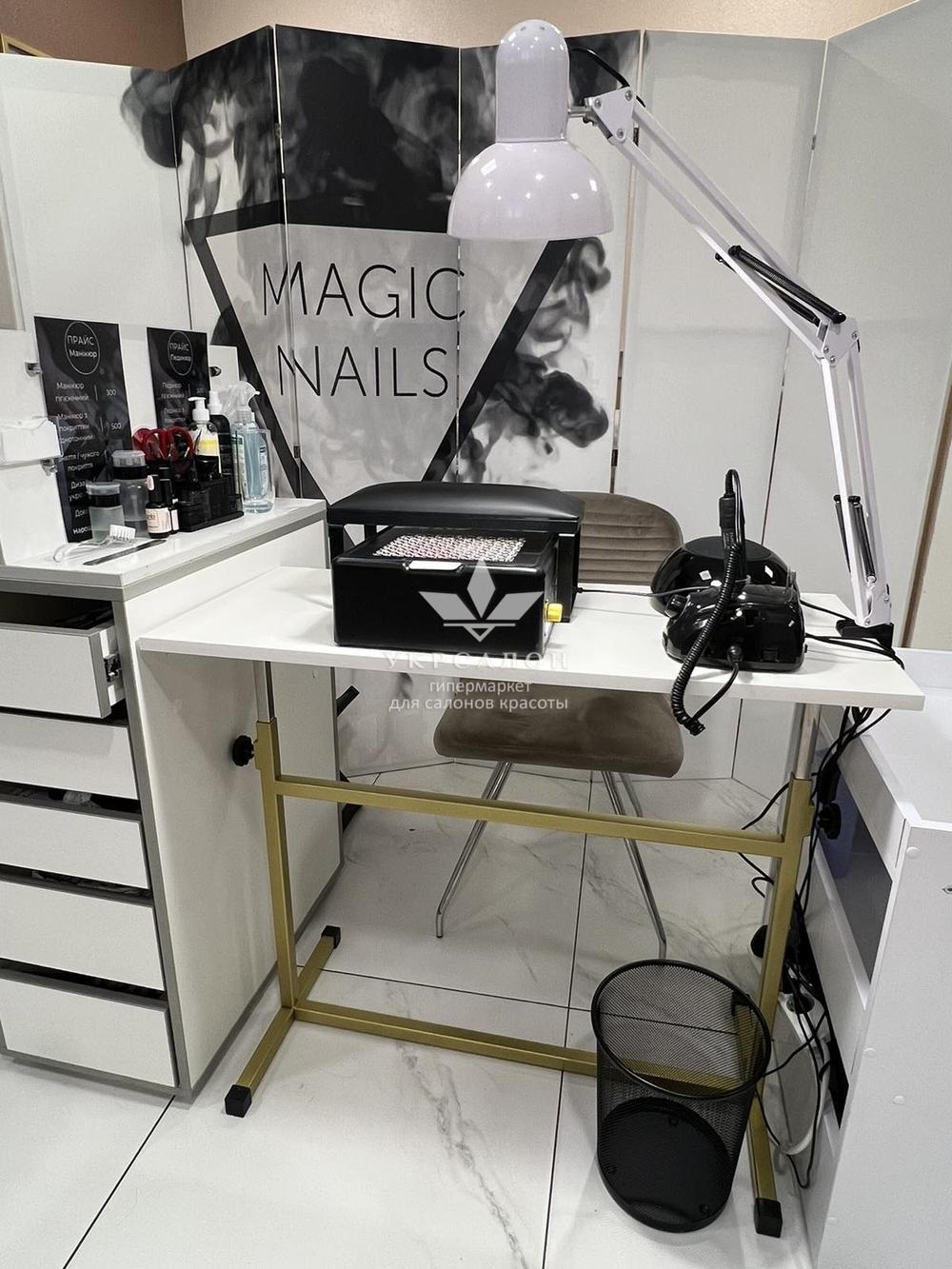 Маникюрный стол Tertio с регулировкой высоты