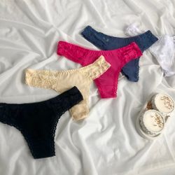 Стрінги з мереживними вставками по боках