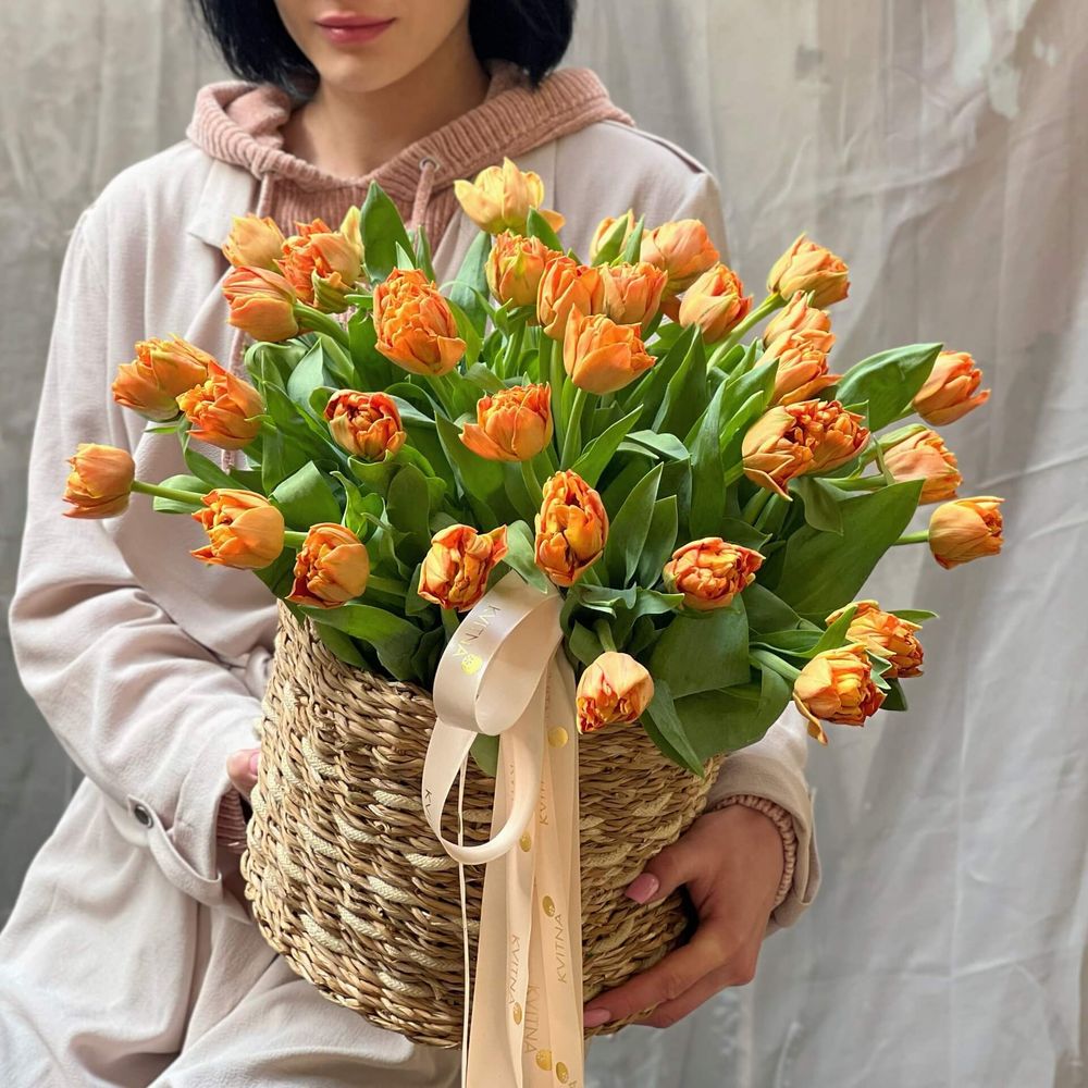 Кошик із 35 піоновидних тюльпанів «Бурштинові квіти», Квіти: Тюльпан піоновидний