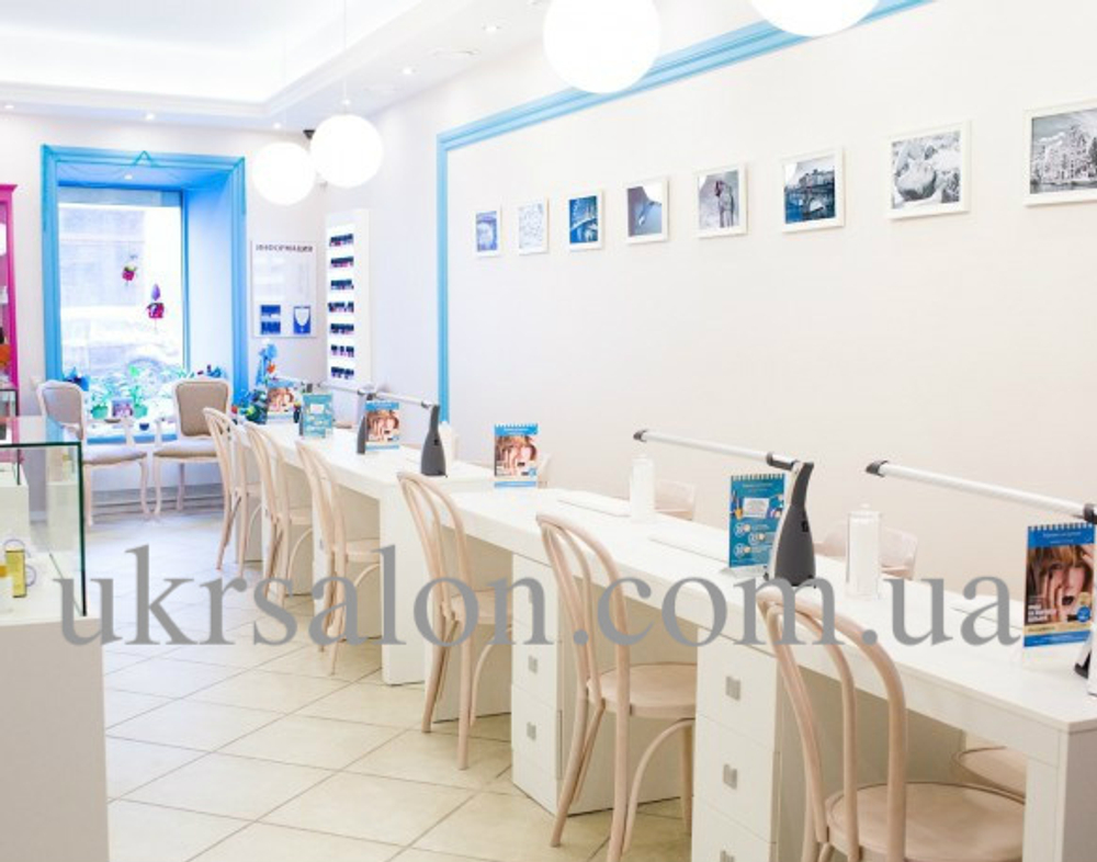 Стелаж для лаків з підсвічуванням Tower