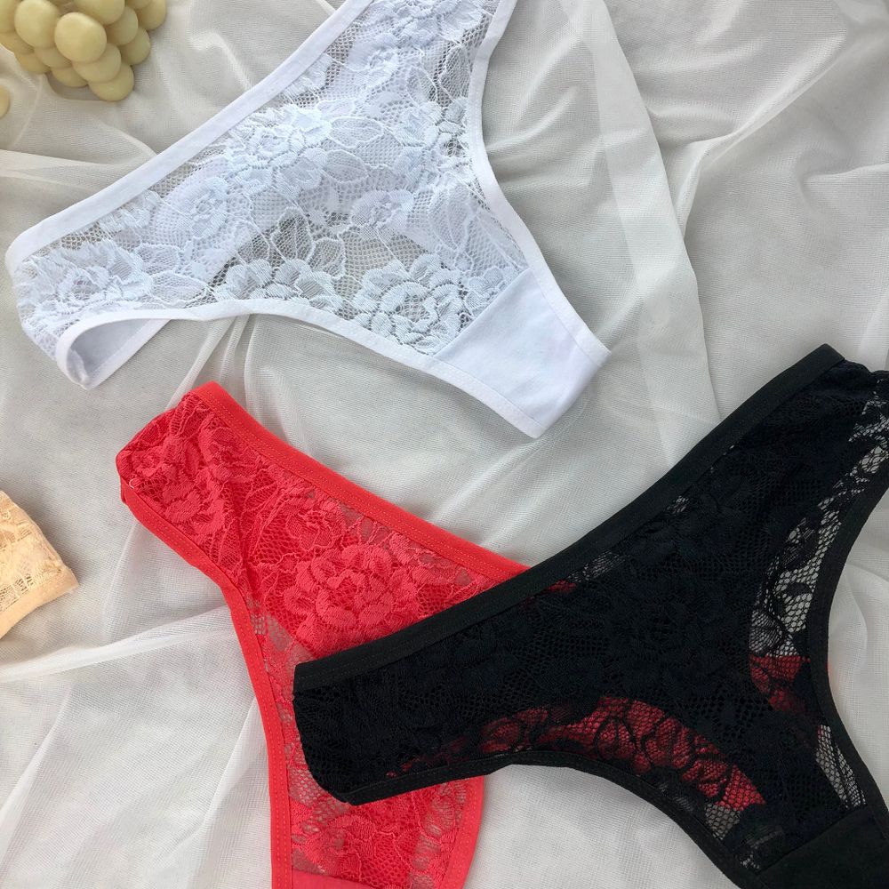 Стрінги з мереживом