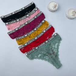 Мережеві трусики з написом на резинці