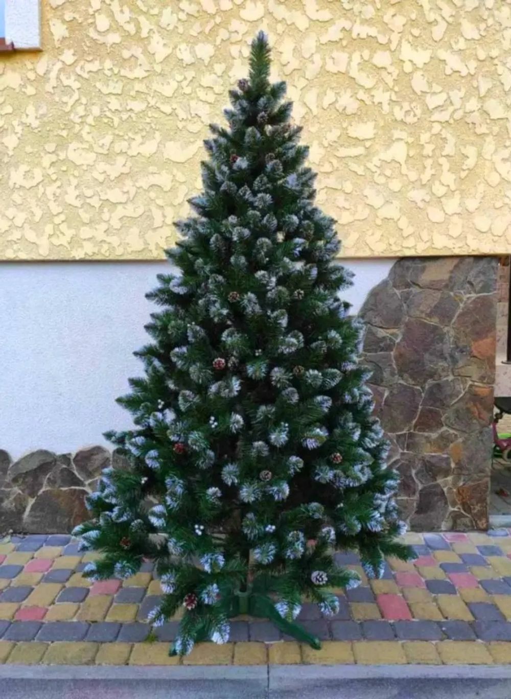 Искусственная заснеженная елка с шишками "Элитная" Высота 2.20м.