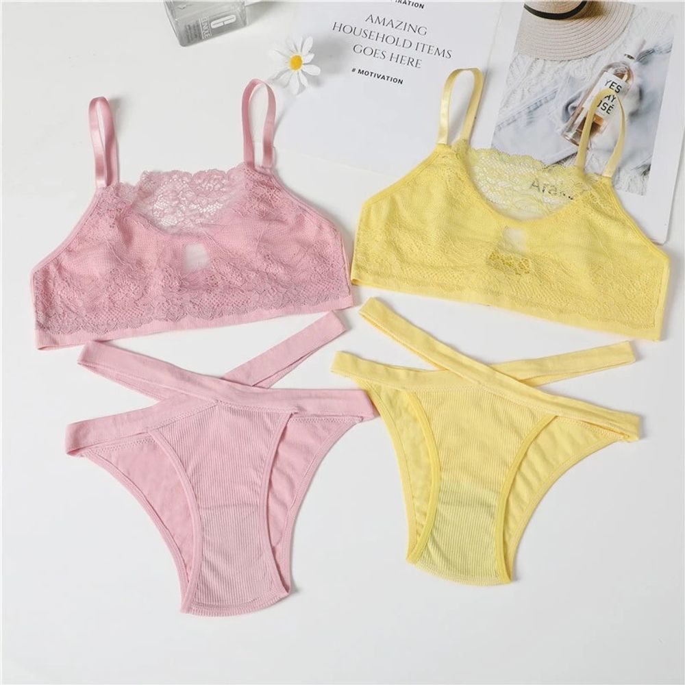 Комплект з акцентом на талії