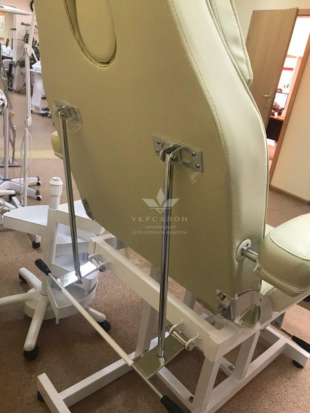 Педикюрно-косметологическая кушетка 246T