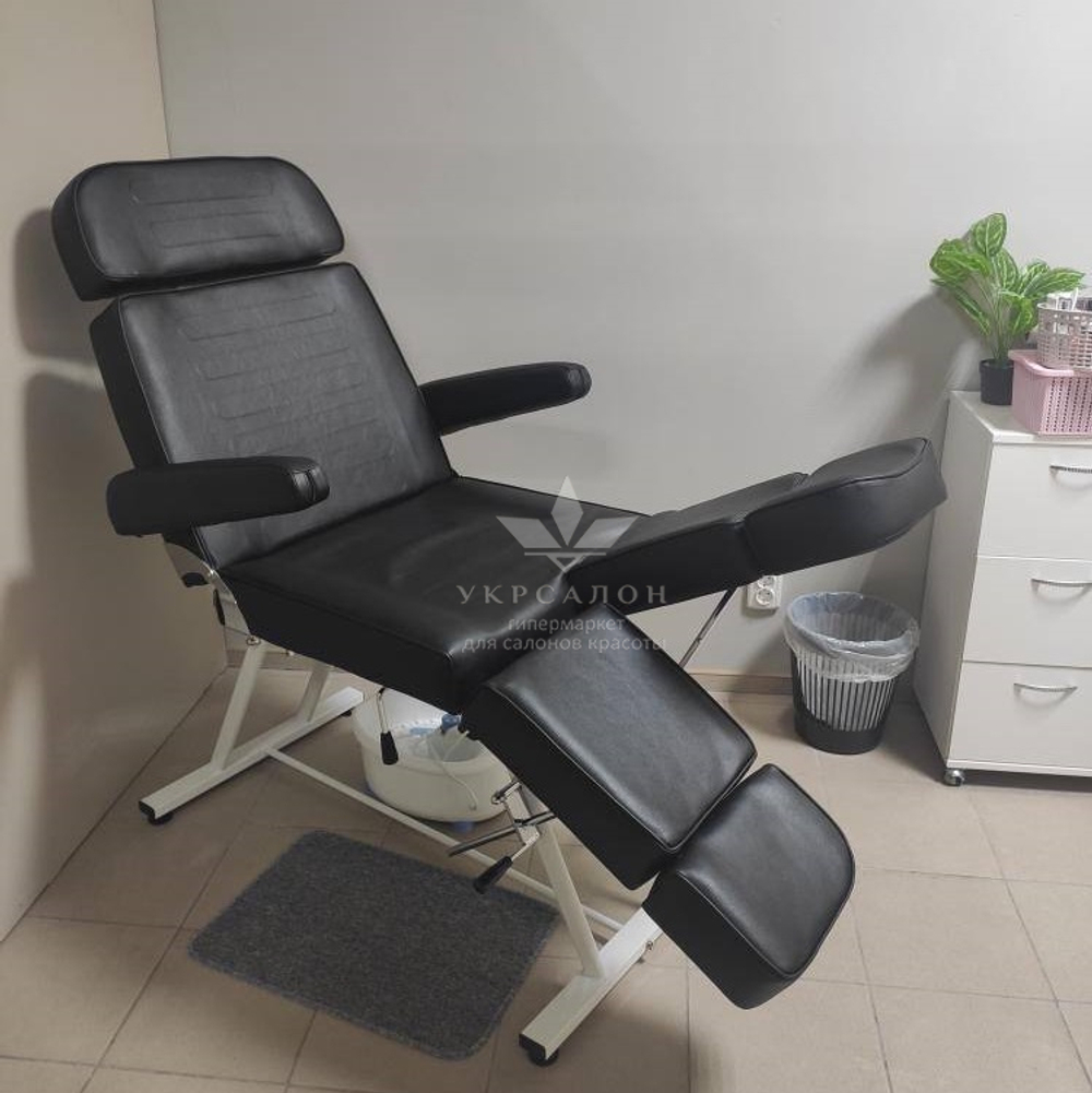 Педикюрно-косметологічне крісло 864