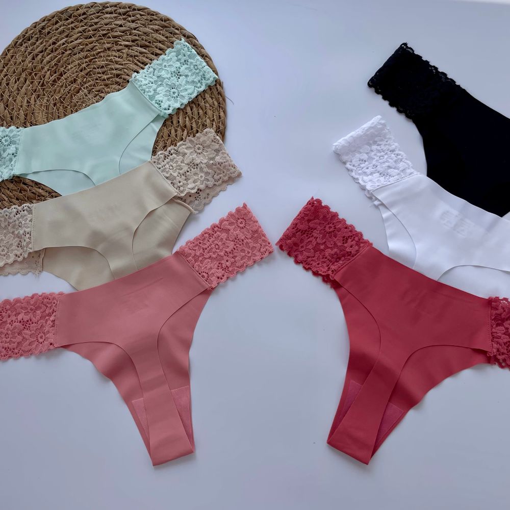 Безшовні стрінги з мереживними вставками