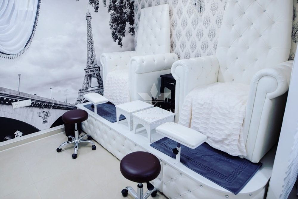 Педикюрное крісло трон queen