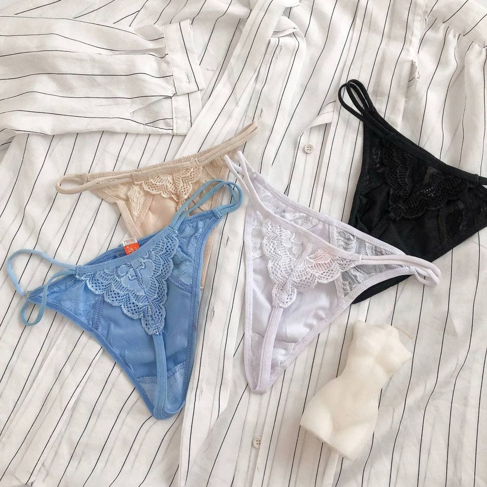 Стринги с ажурными вставками