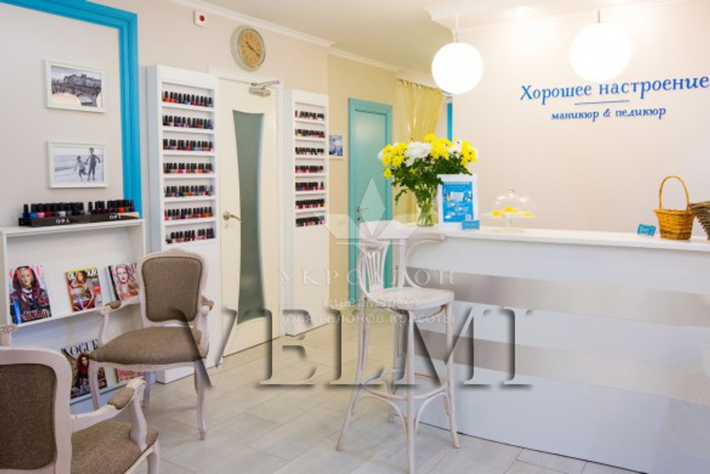 Стелаж для лаків з підсвічуванням Tower