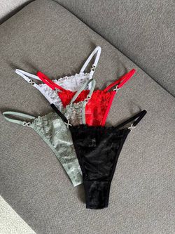 Стрінги з мережива на лямочках