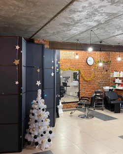 Ширма в темной раме классическая