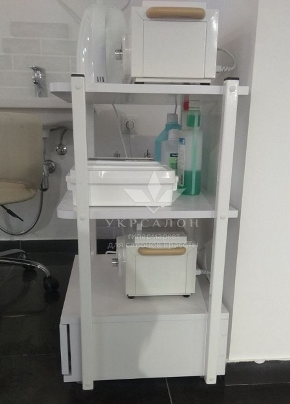 Косметологическая тележка Trion