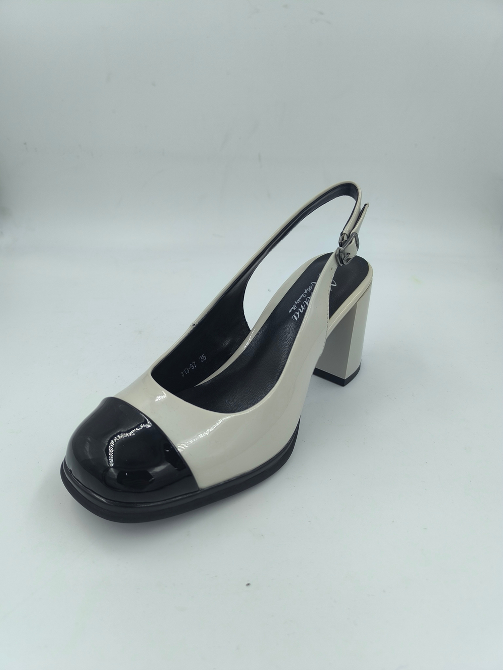 Женские туфли на каблуке из лаковой искусственной кожи с ремешком