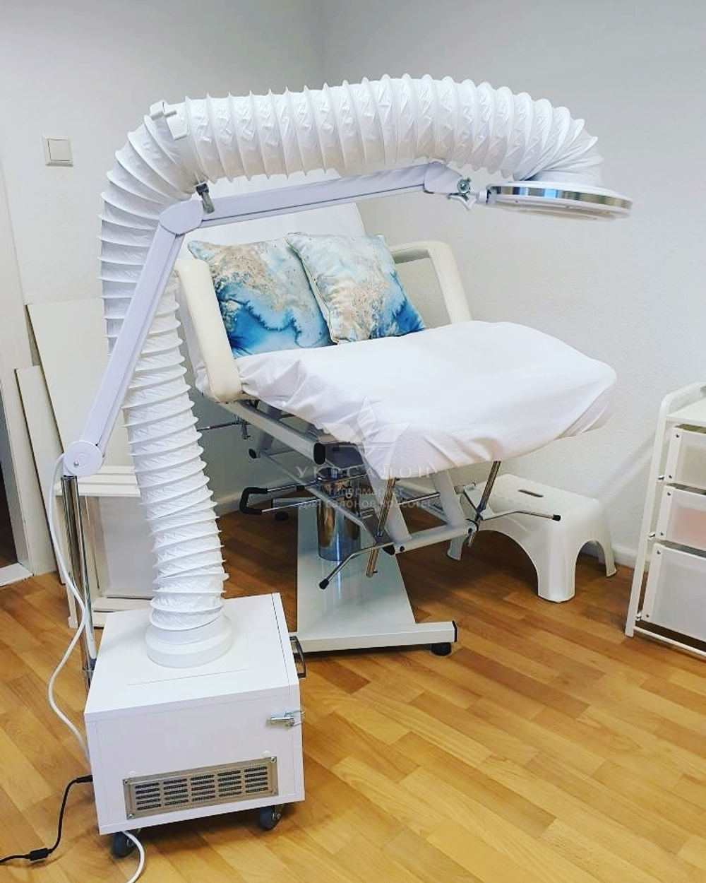 Професійна мобільна витяжка для манікюру та педикюру Fusion Plus